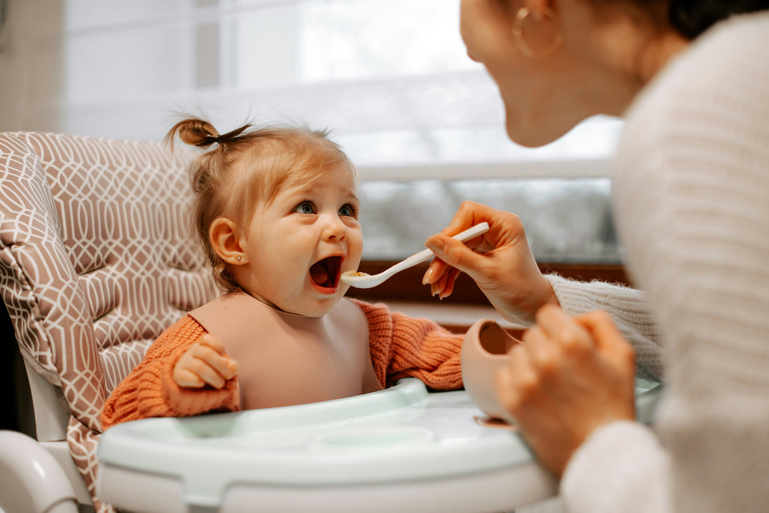 Toddler navigating fussy eating at mealtime - tips from clinical nutritionist and mum Gina Ulrich for happier family meals