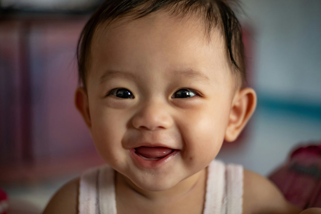 Baby showing interest in food - sign of readiness for starting solids | Odi Nutrition